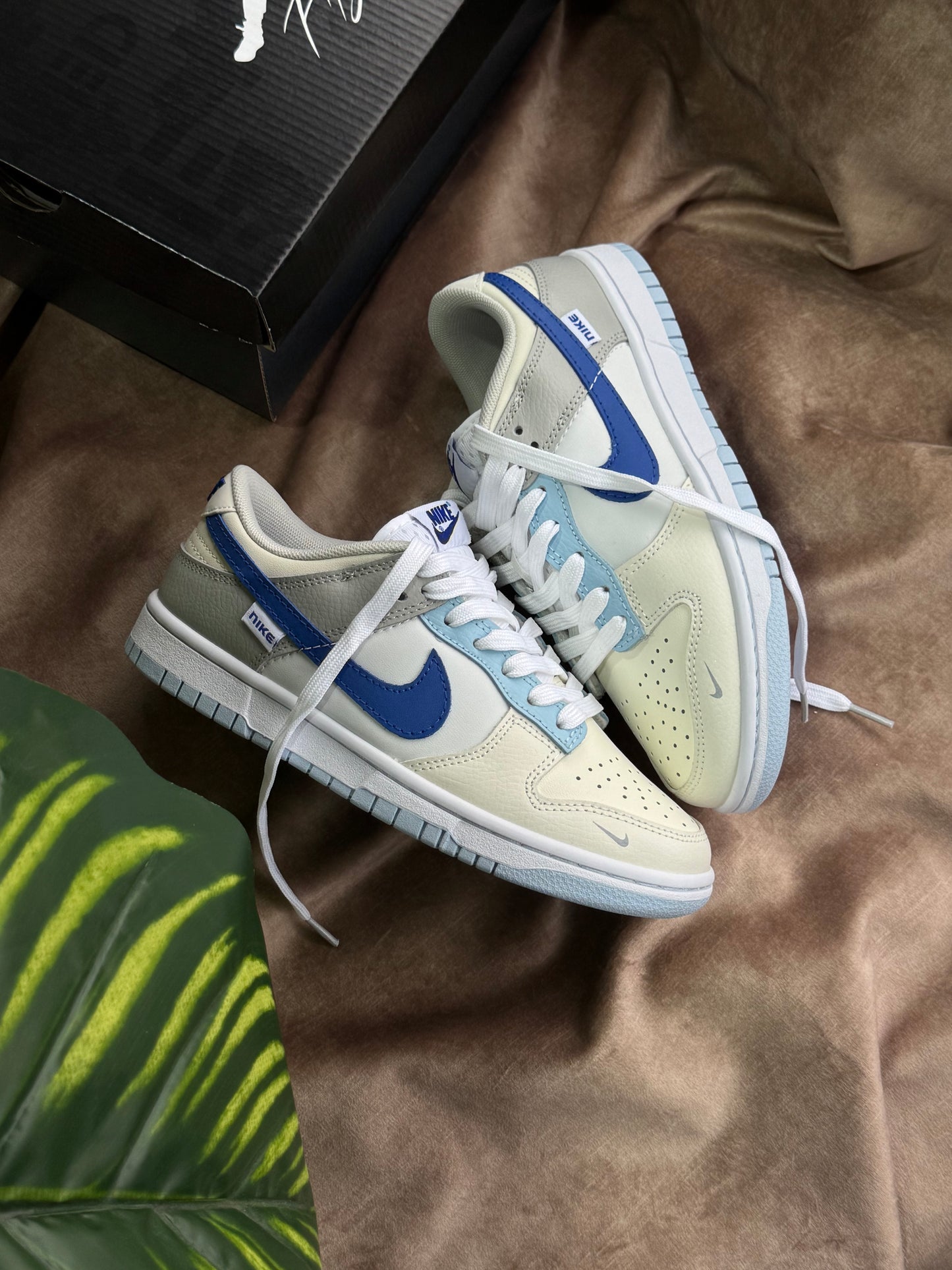 Nike SB Dunk Low “Ivory Huper Royal”