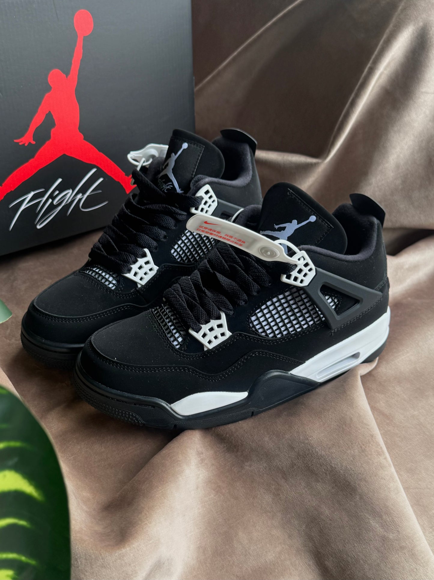 Air Jordan 4 “White Thunder”