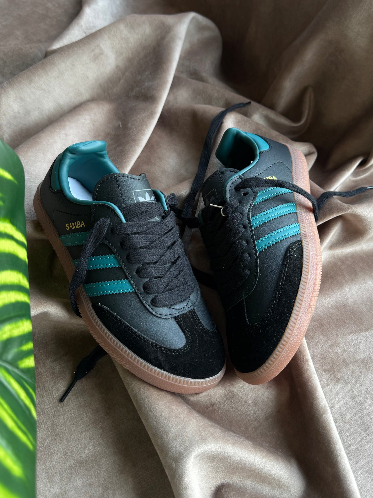 Adidas Samba OG “Blue eyes”