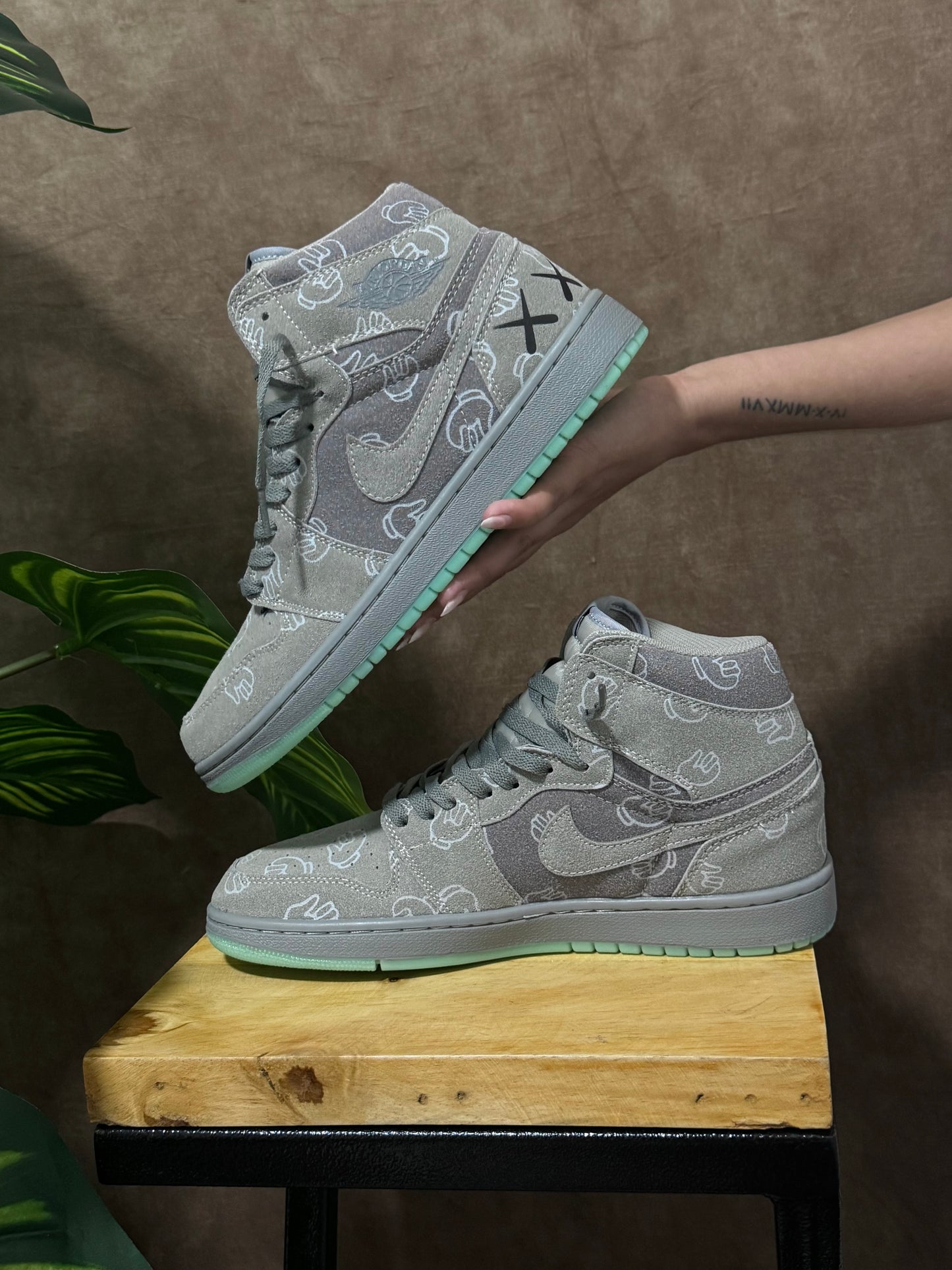 Air Jordan 1 Mid x Kaws