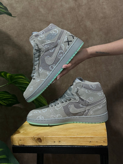 Air Jordan 1 Mid x Kaws