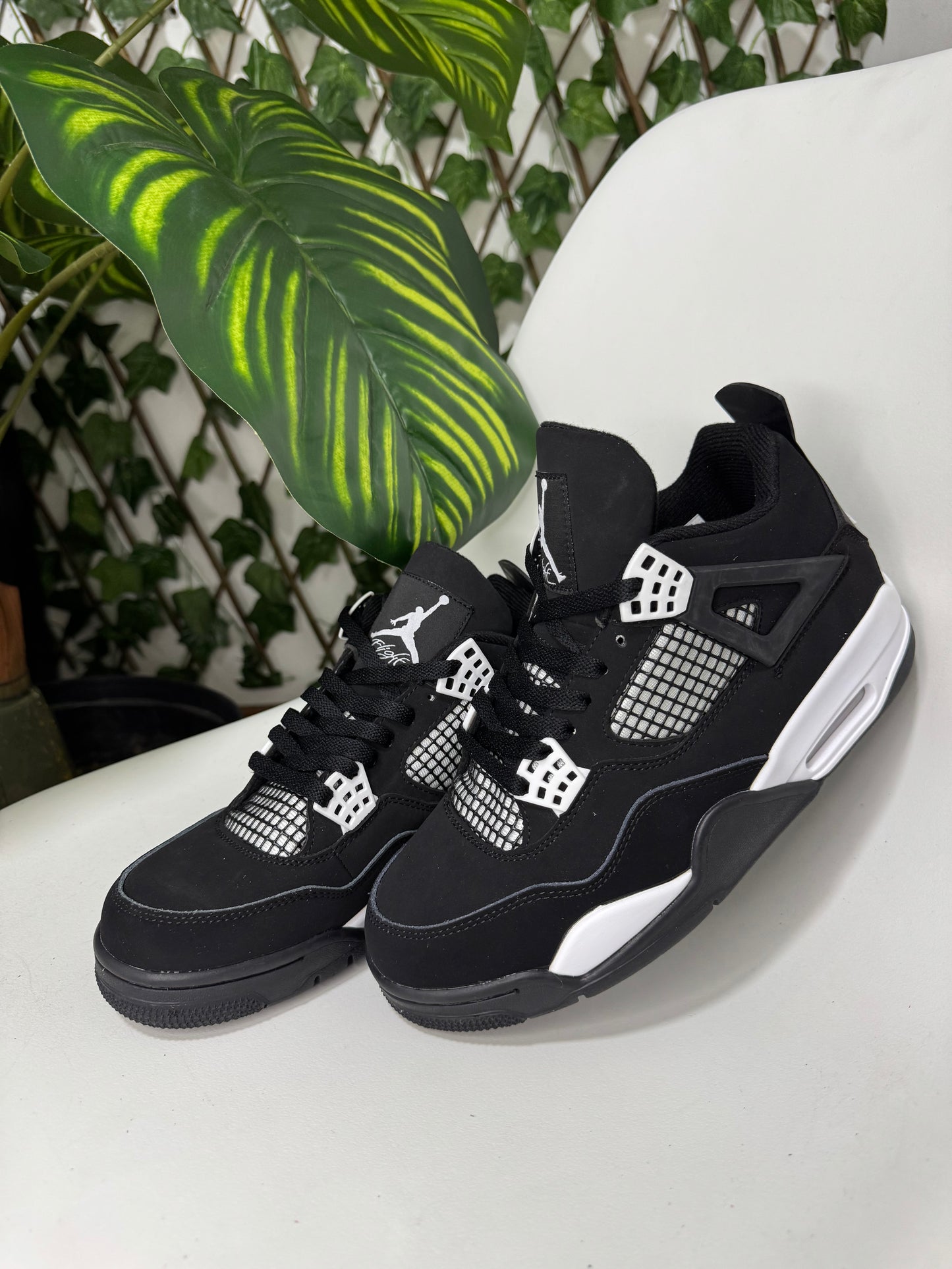 Air Jordan 4 “White Thunder”