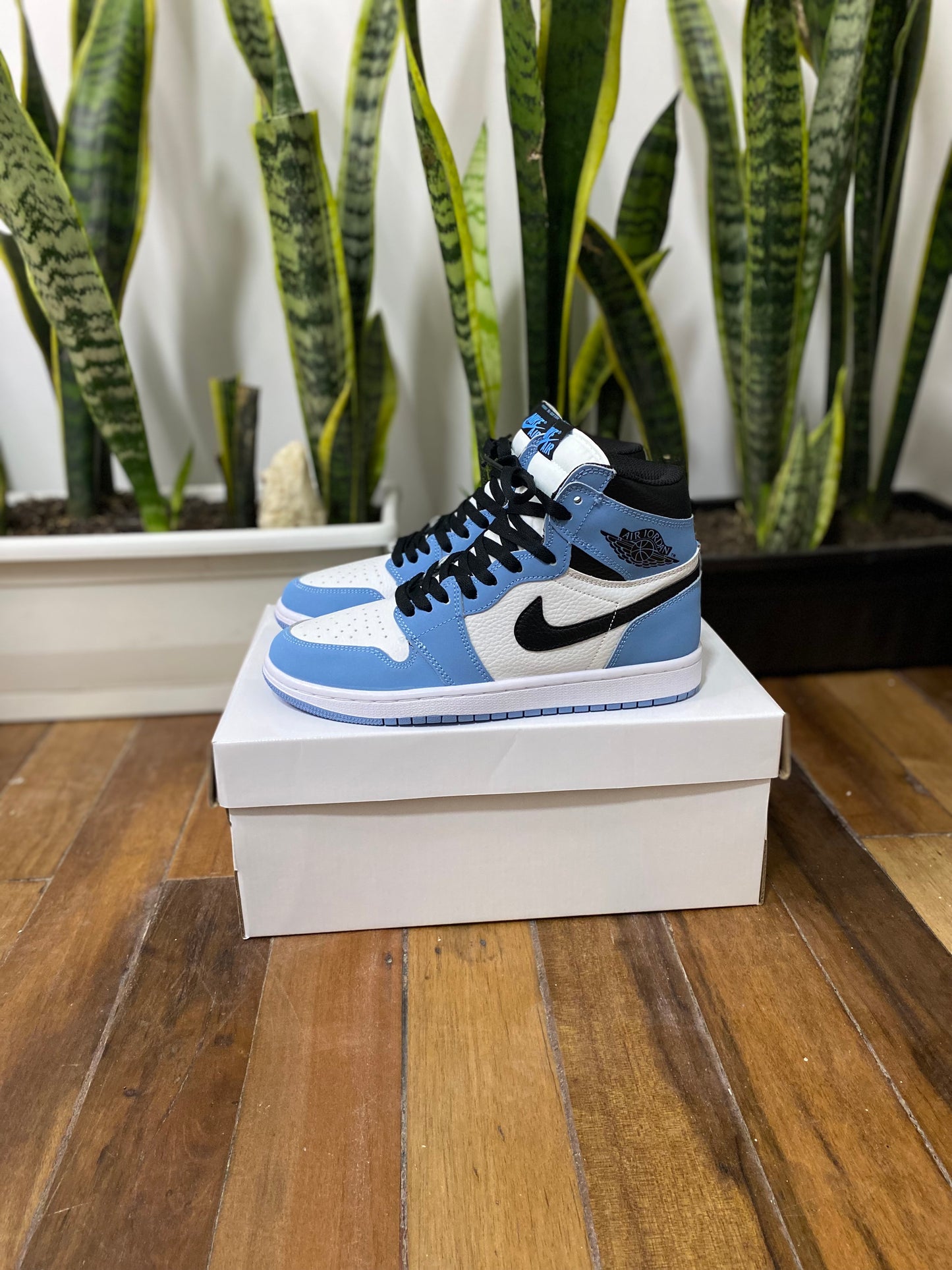 Air Jordan 1 High OG “University Blue”