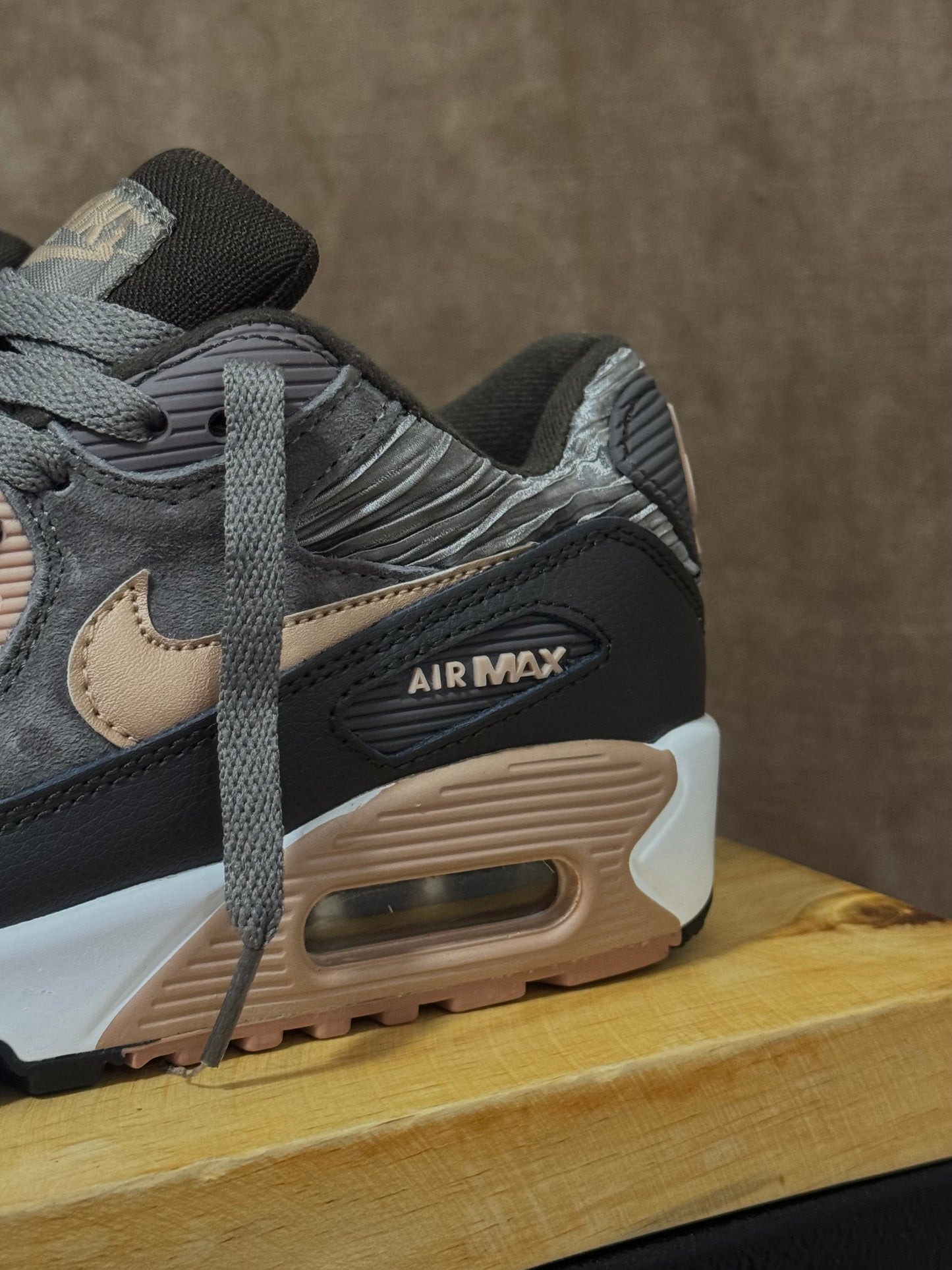 Nike Air Max 90 “Leather Iron”