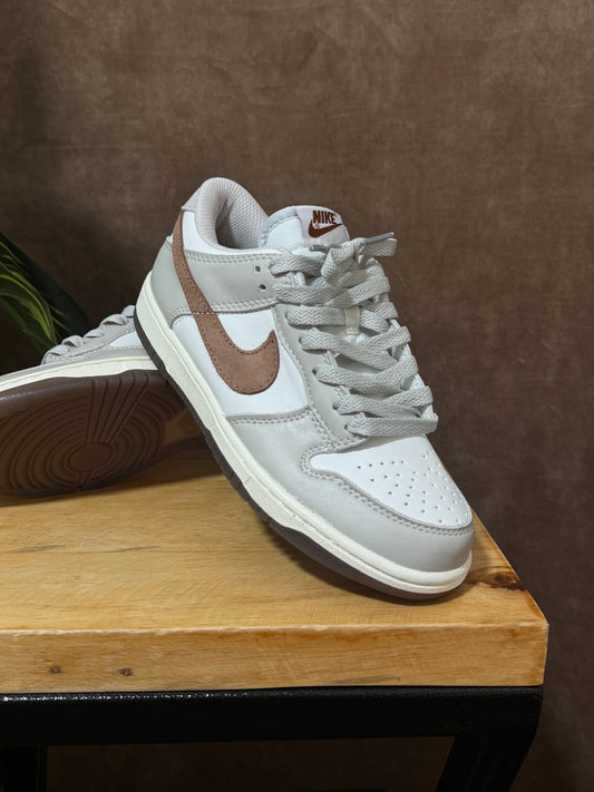 Nike SB Dunk Low “Phantom Khaki”