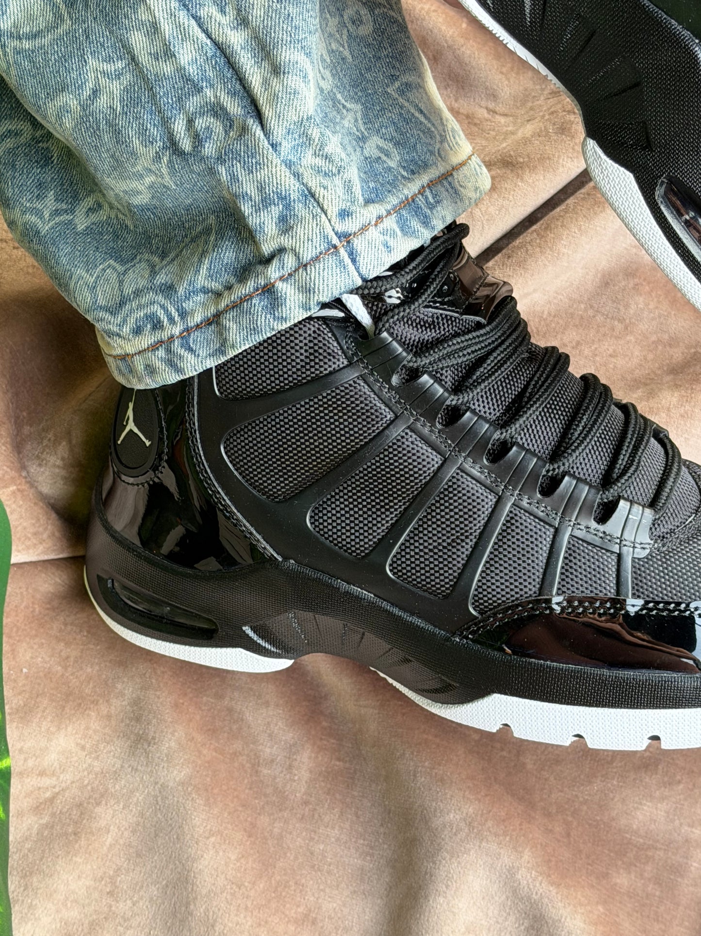 Air Jordan Max Aura “Black”