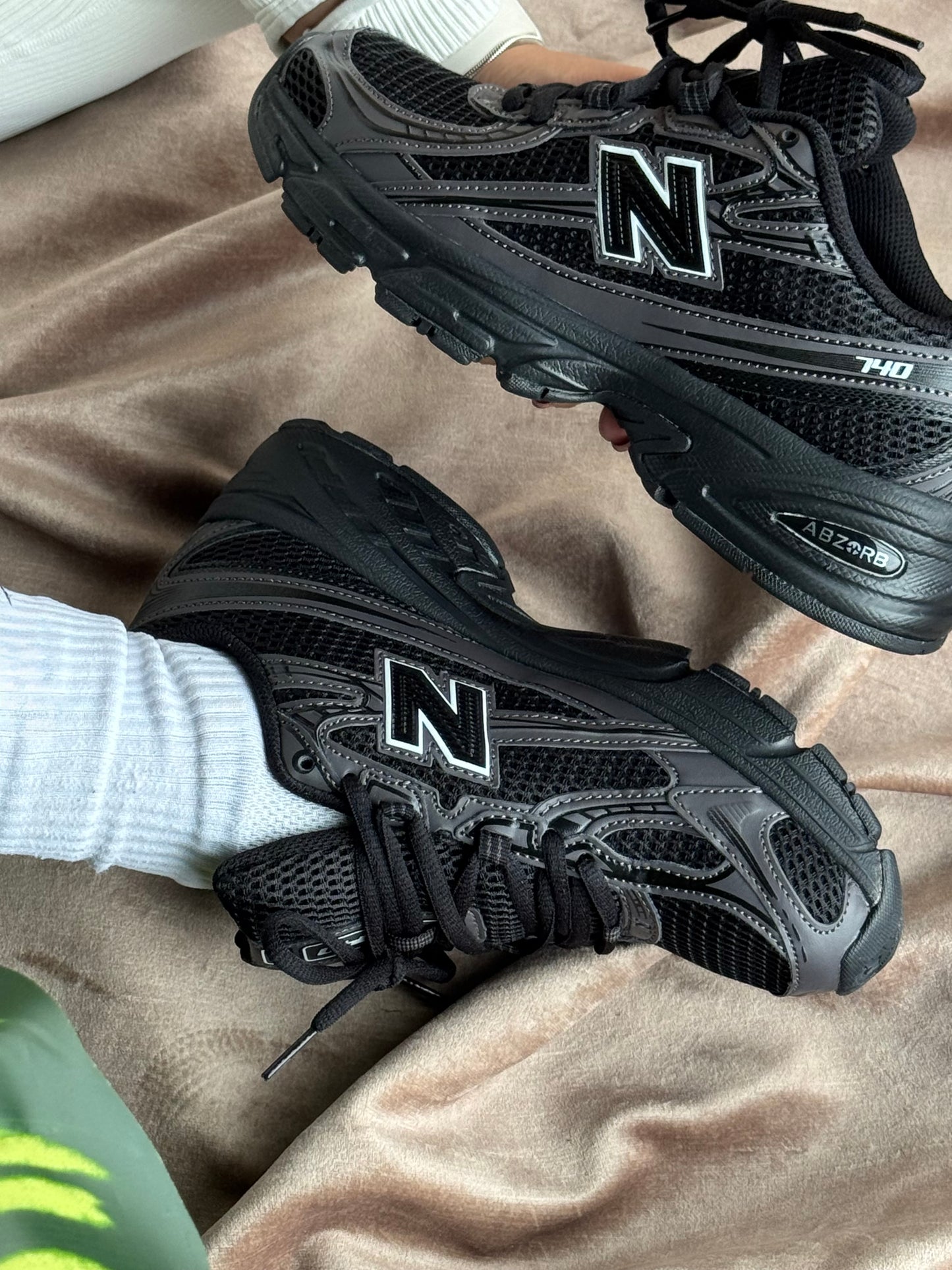 New Balance 740 “Black”