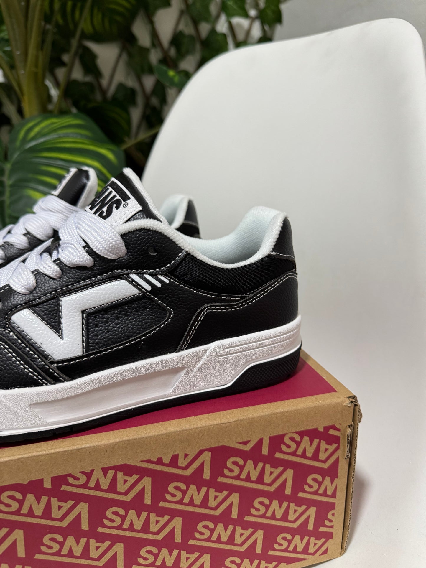 Vans Upland Blanca / Negra