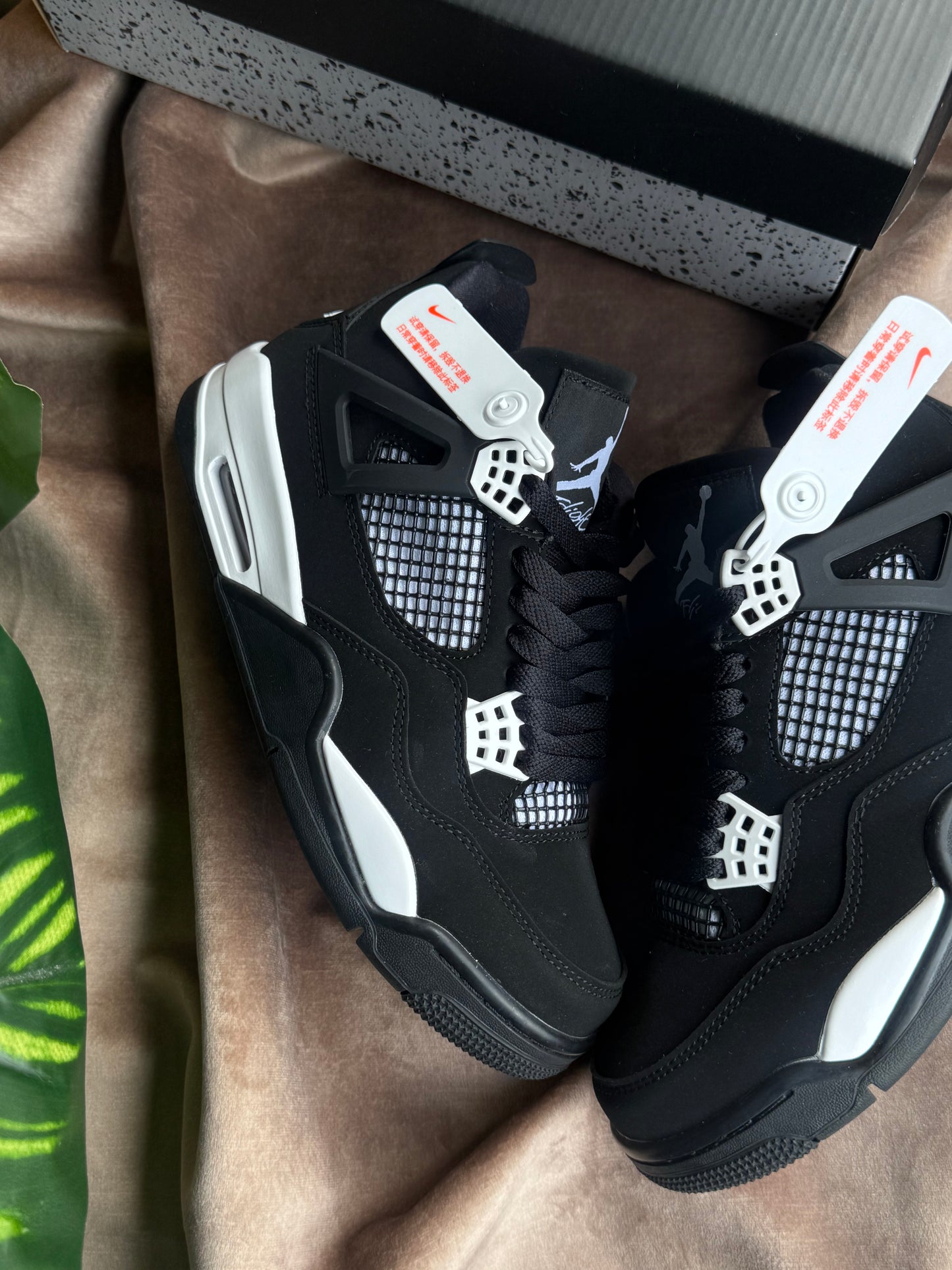 Air Jordan 4 “White Thunder”