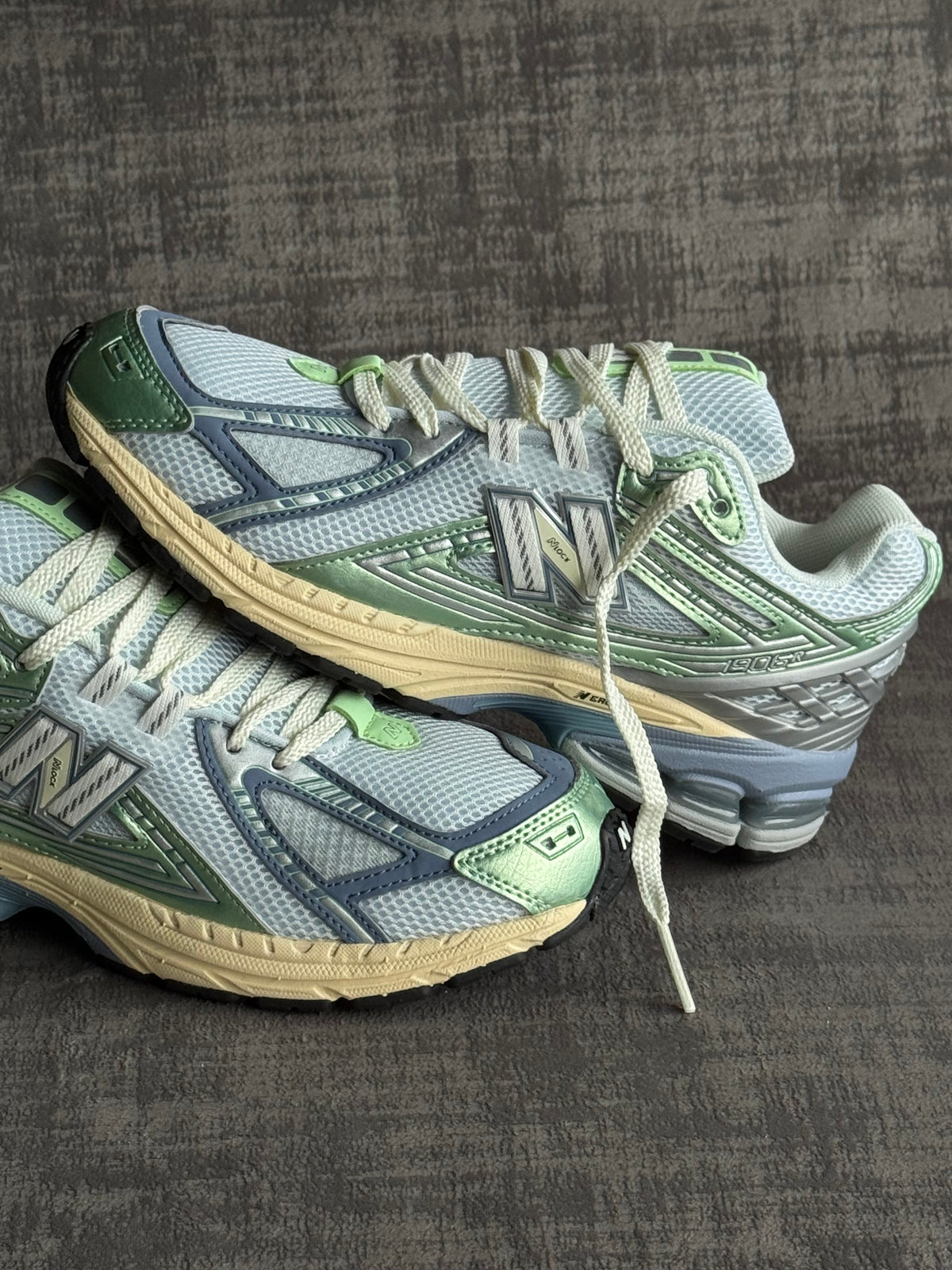 New Balance 1906R