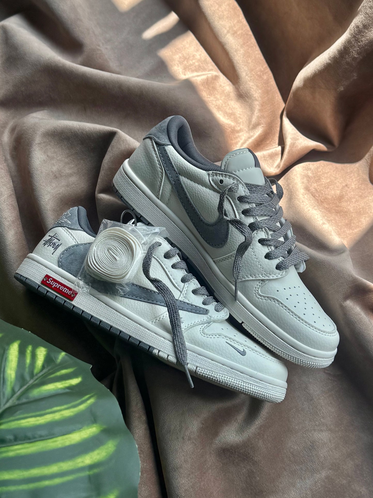 Air Jordan 1 Low x Stussy Supreme