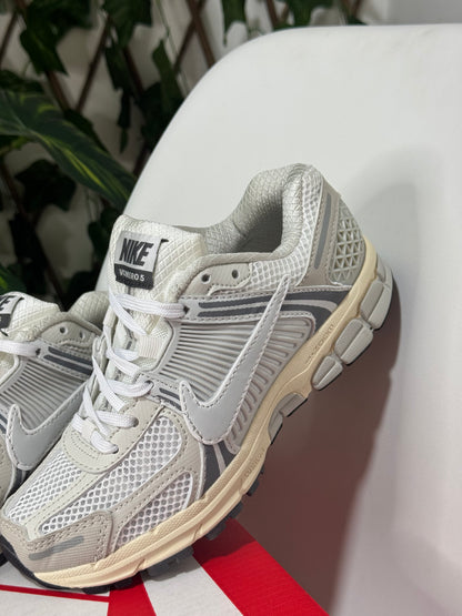 Nike Vomero 5 Platinum