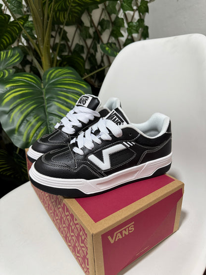 Vans Upland Blanca / Negra
