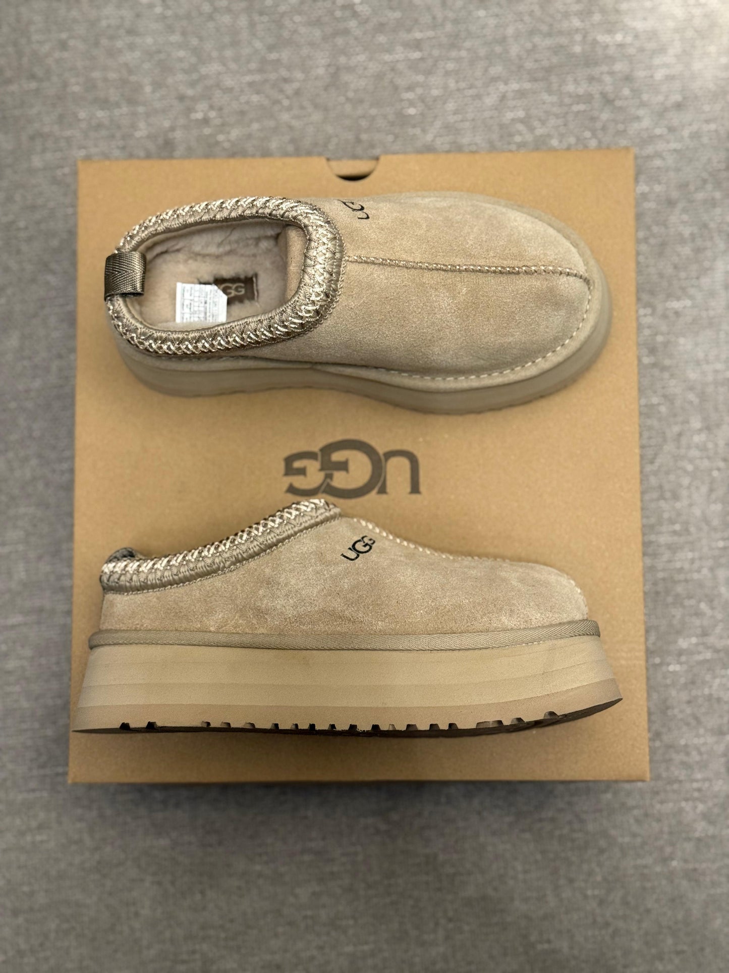 UGG