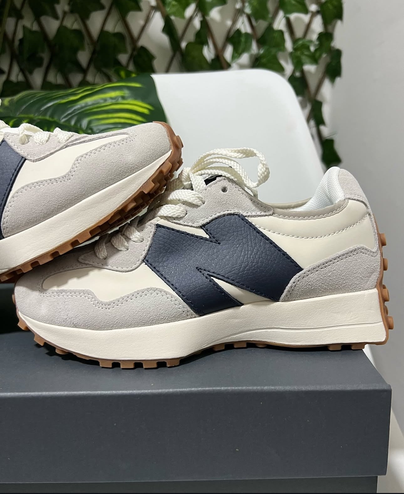 New Balance 327