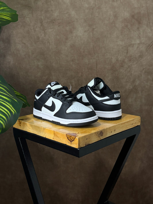 Nike SB Dunk Low “Panda”
