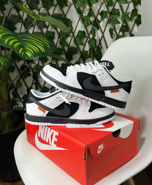 Nike SB Dunk Low “Tightbooth”