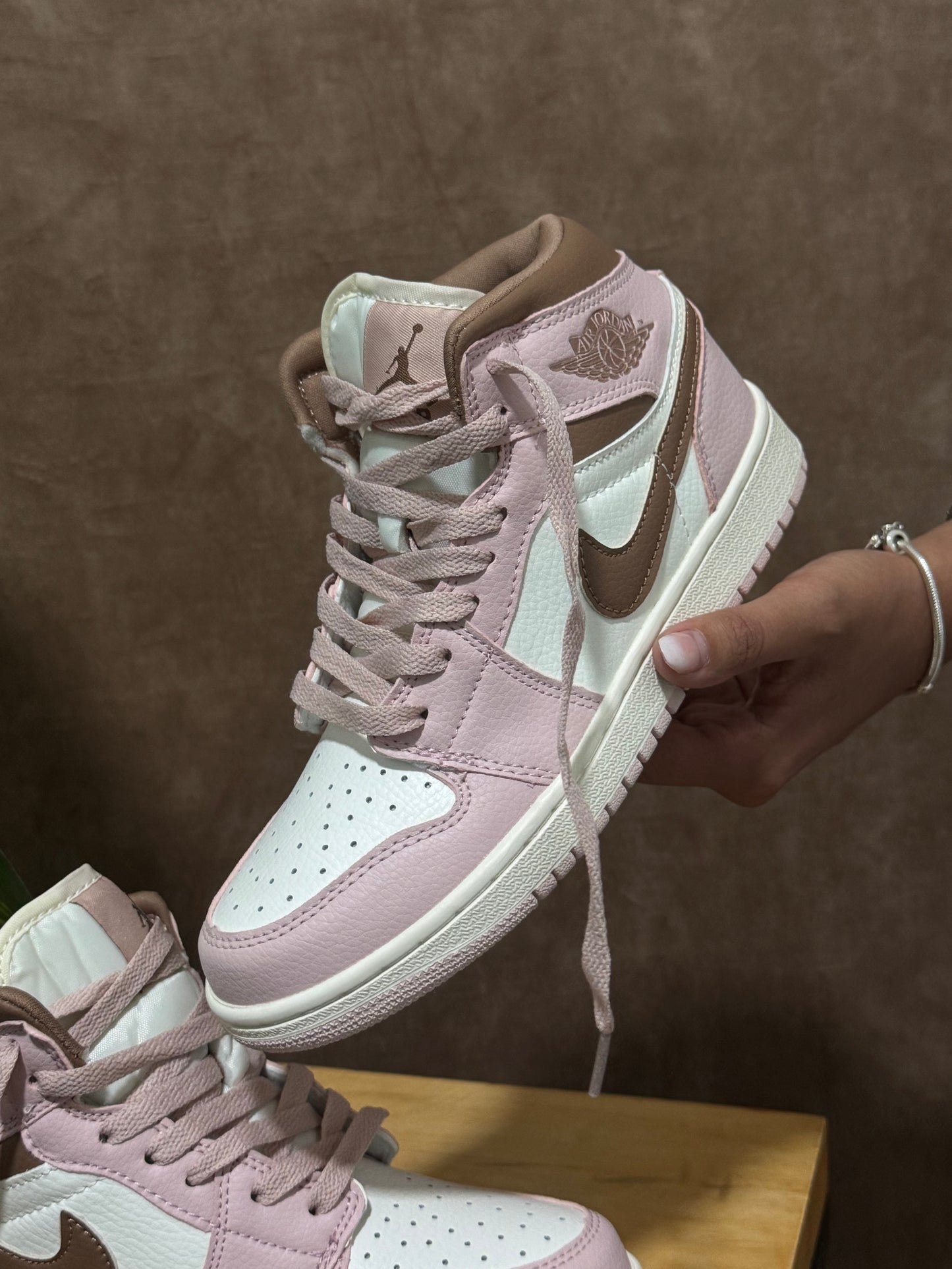 Air Jordan 1 Mid “Pink Oxford/Brown”