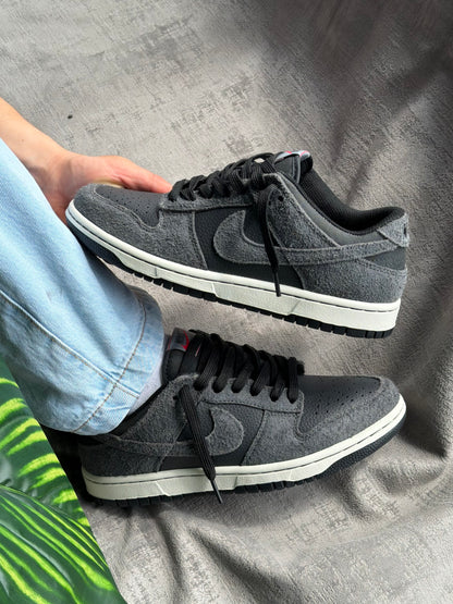 Nike SB Dunk Low “Black/Off Noir”