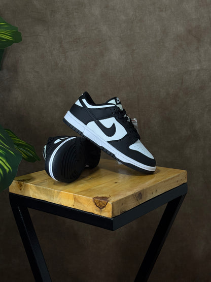 Nike SB Dunk Low “Panda”