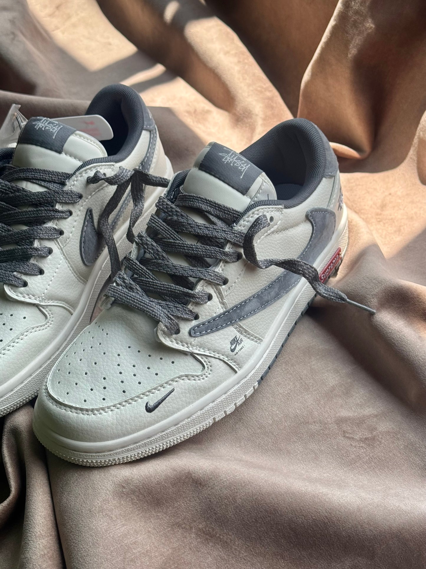 Air Jordan 1 Low x Stussy Supreme