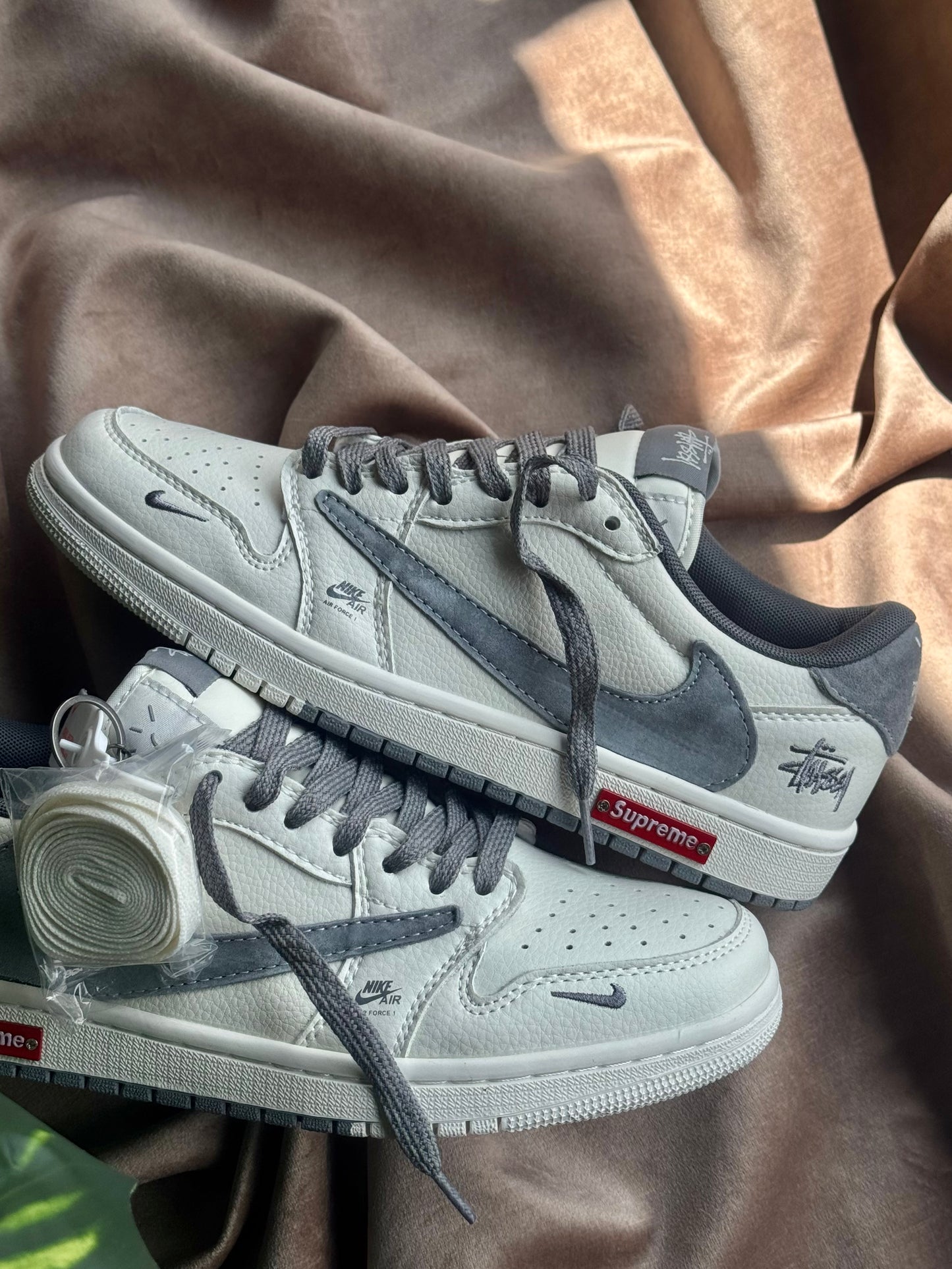Air Jordan 1 Low x Stussy Supreme