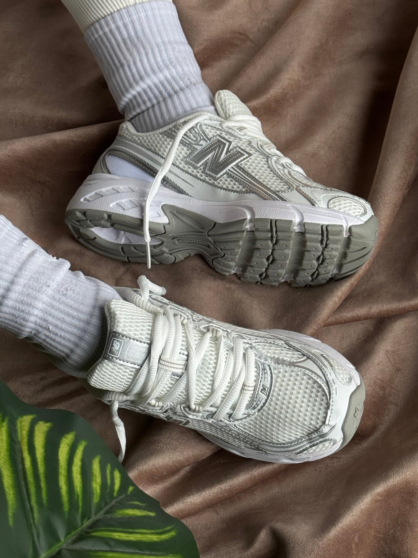 New Balance 740 “White”