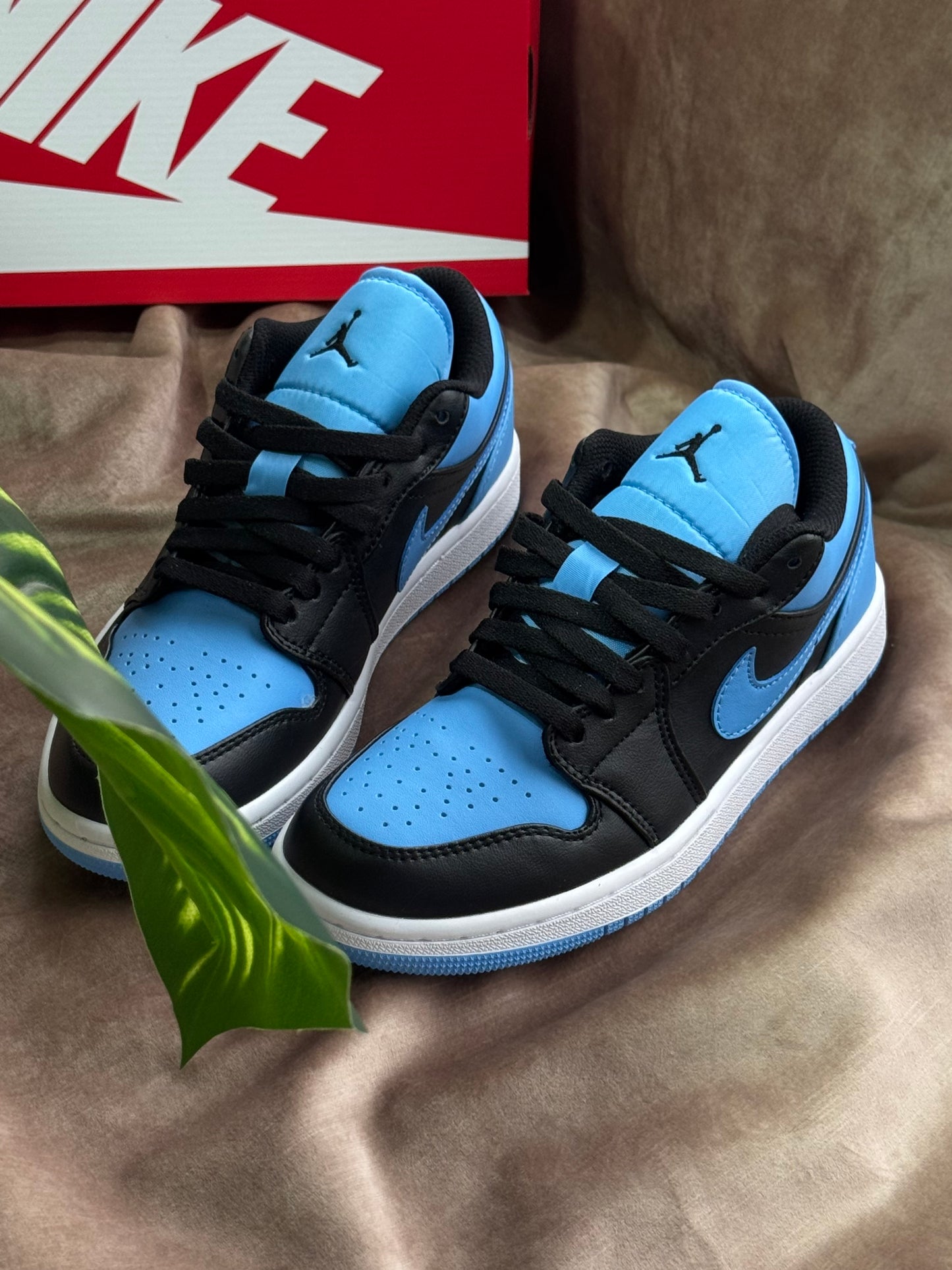 Air Jordan 1 Low “University Blue”