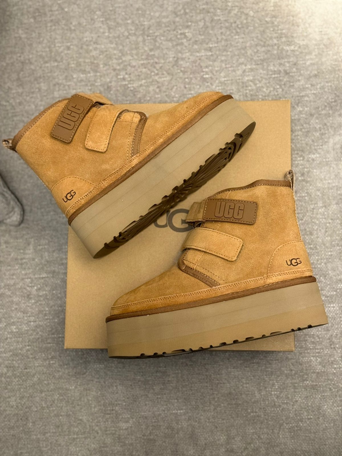 UGG