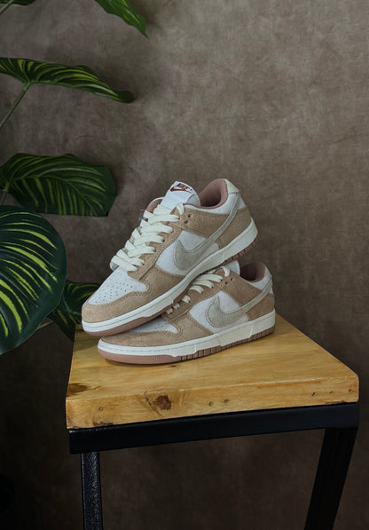 Nike SB Dunk Low “Curry”