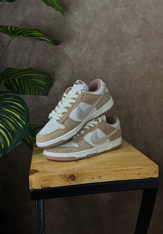 Nike SB Dunk Low “Curry”