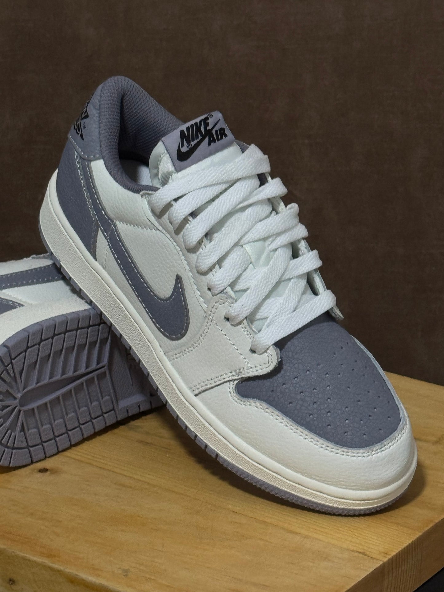 Air Jordan 1 Low “Atmostphere Grey”