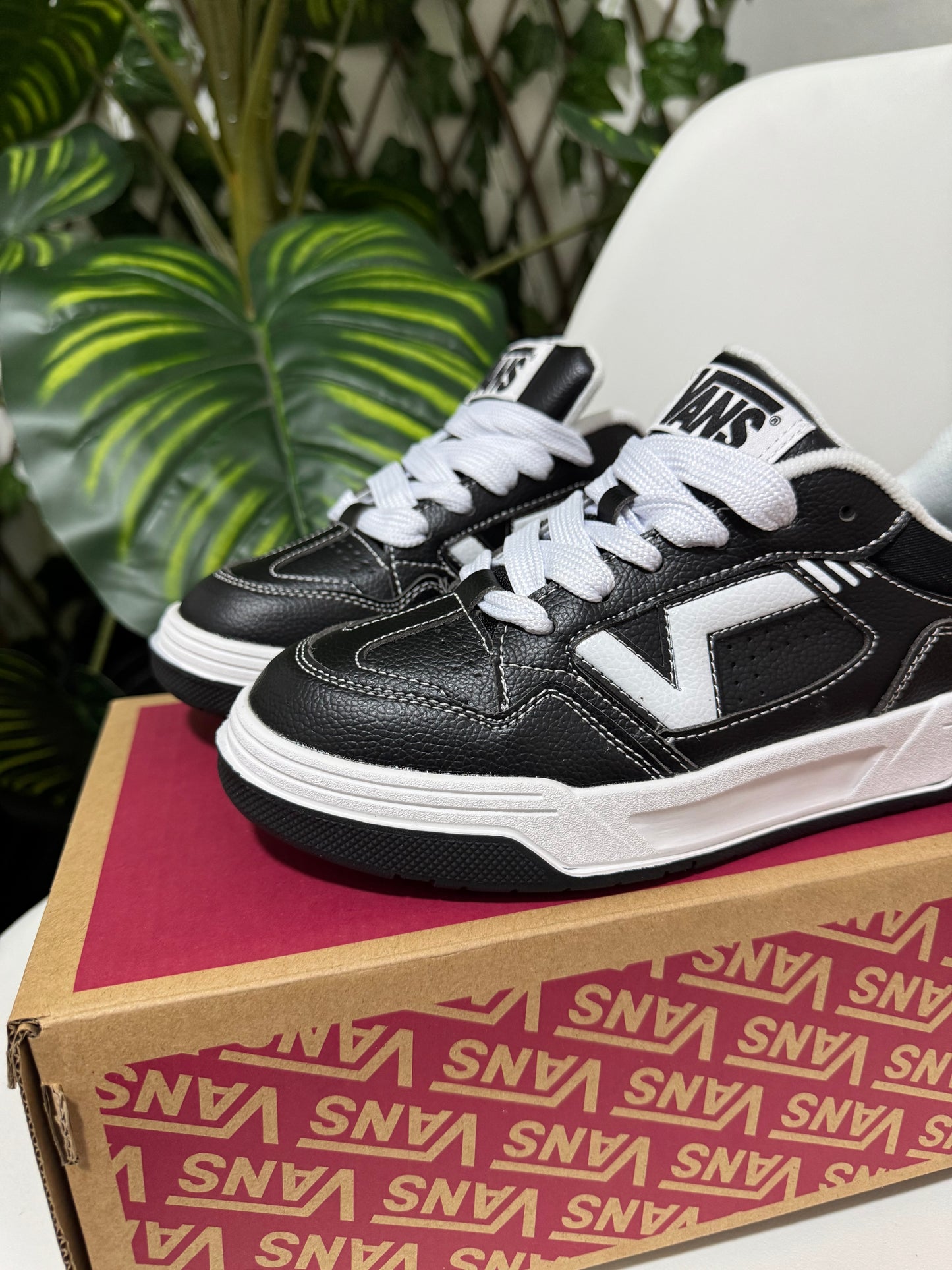 Vans Upland Blanca / Negra
