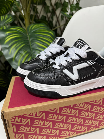 Vans Upland Blanca / Negra