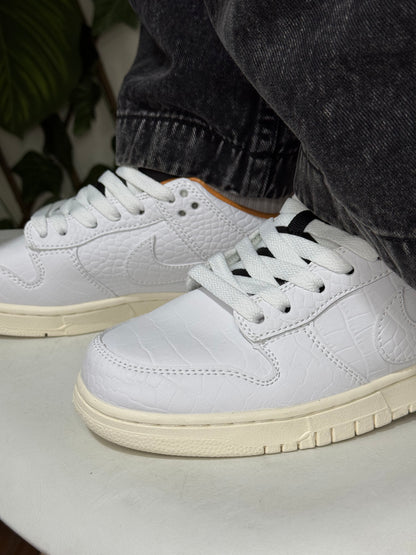 Nike SB Dunk Low “Porsche 964”