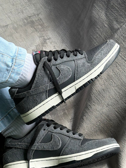 Nike SB Dunk Low “Black/Off Noir”