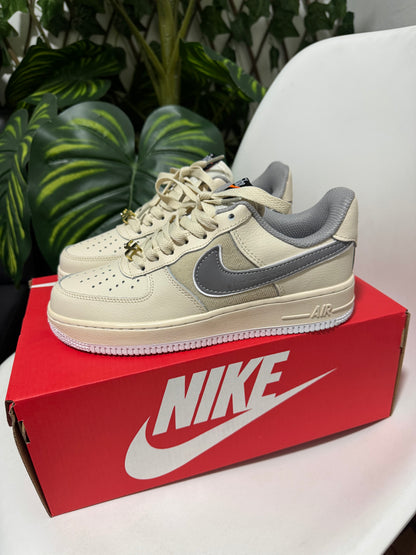 Nike Air Force One LV8 Beige