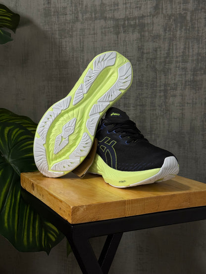 Asics Novablast 4 “Black Volt”