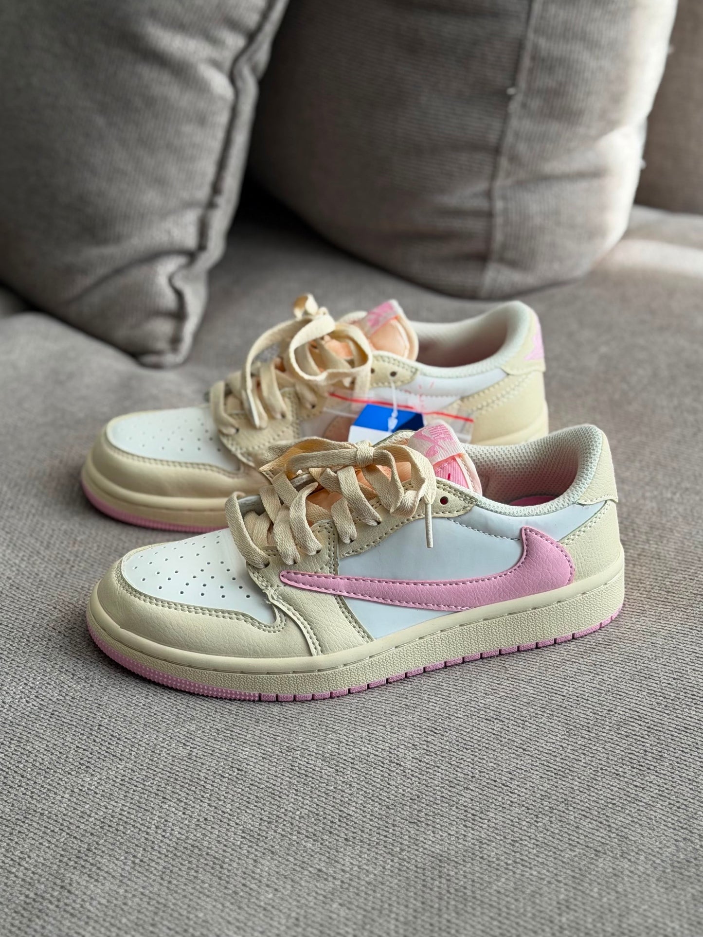 Air Jordan 1 Low x Travis Scott “Muslin and Shy Pink”