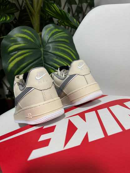 Nike Air Force One LV8 Beige