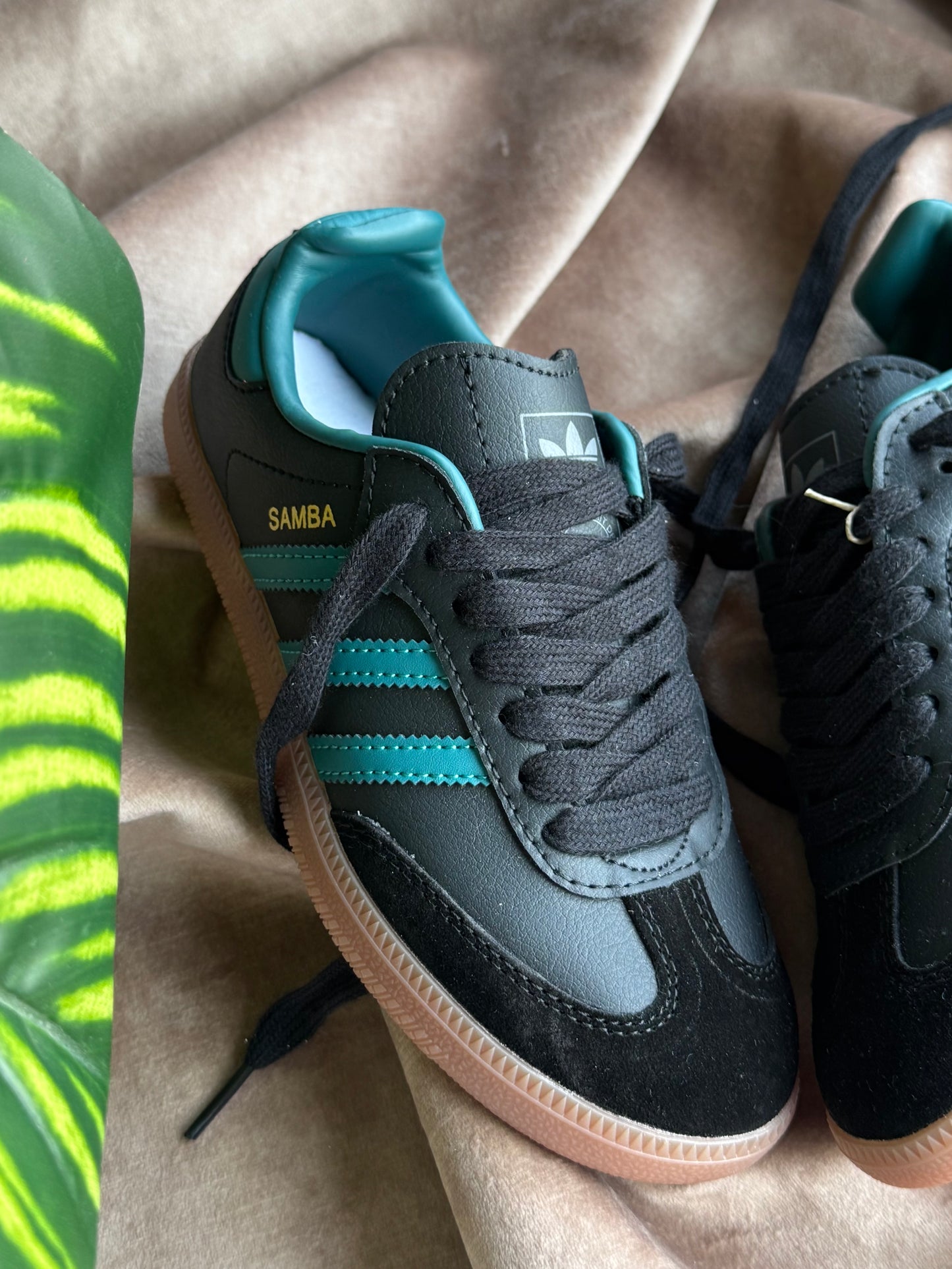 Adidas Samba OG “Blue eyes”