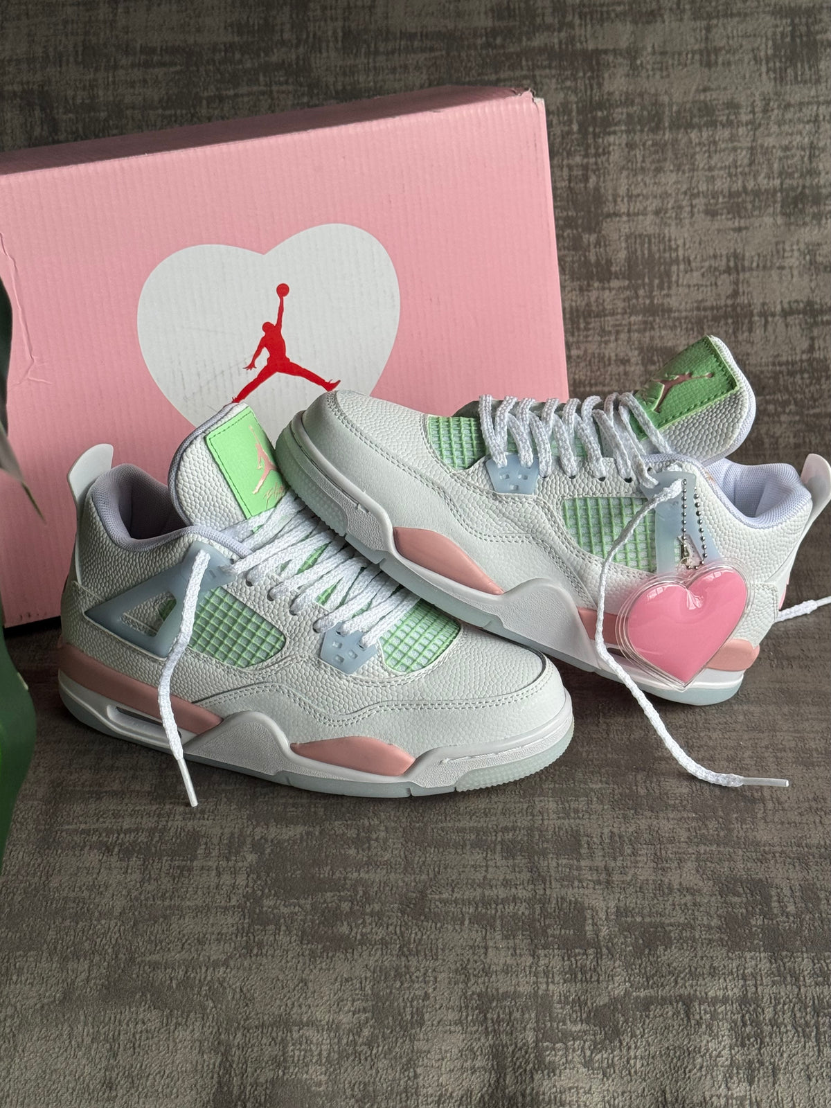 Air Jordan 4 “Valentine's Day”