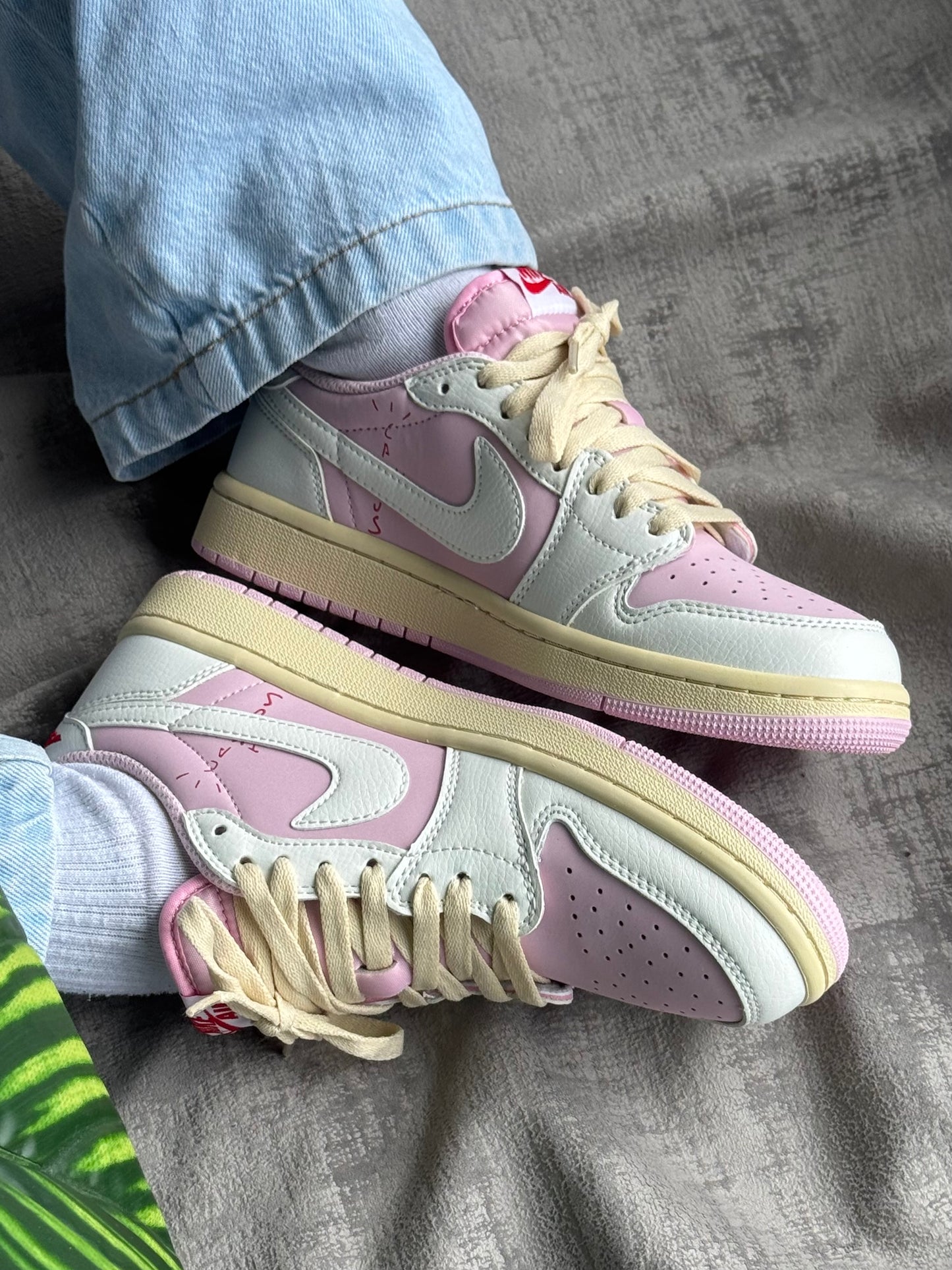 Air Jordan 1 Low x Travis Scott “Shy Pink”