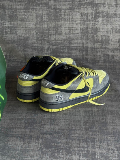 Nike SB Dunk Low x Supreme