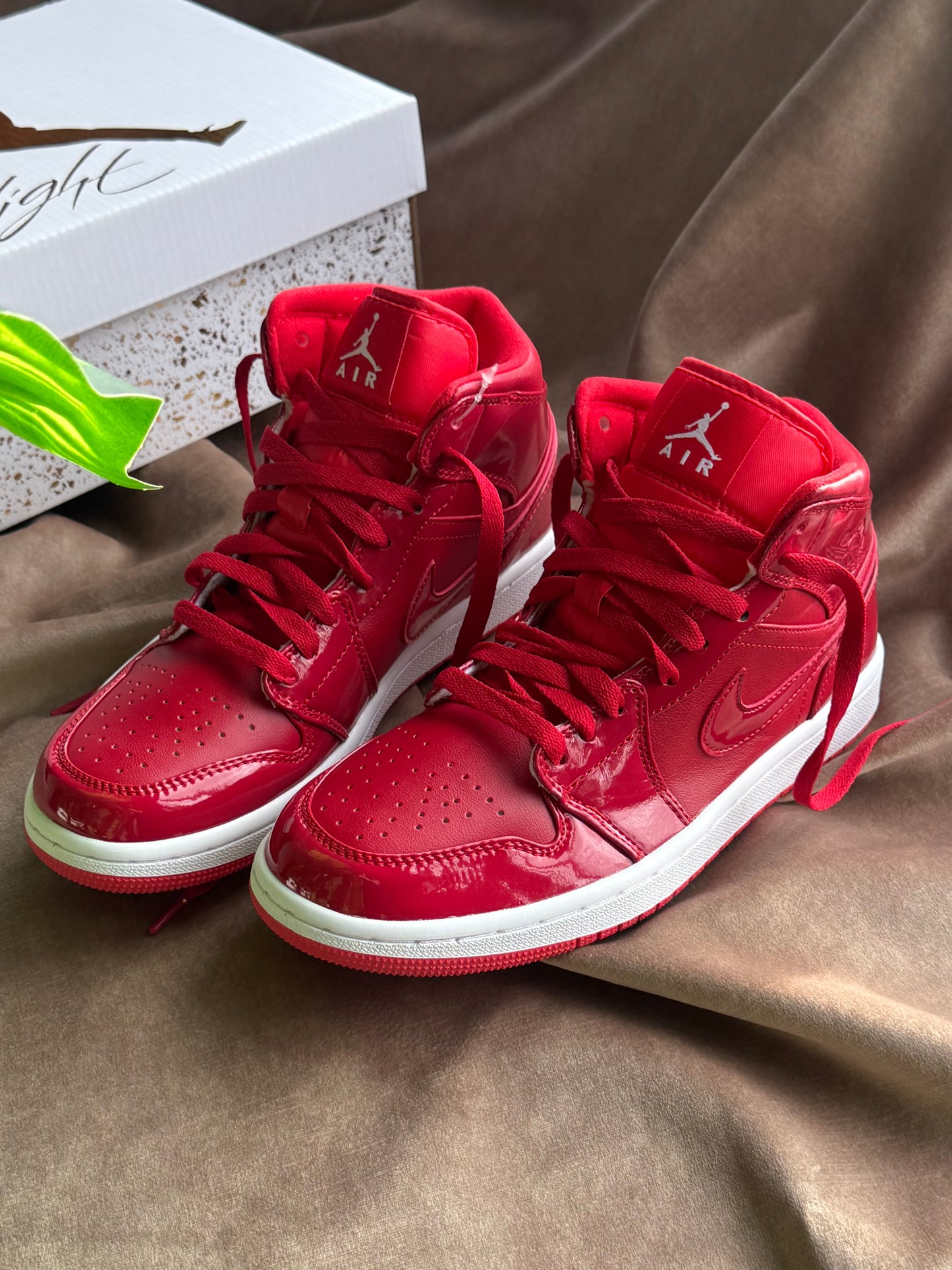 Air Jordan 1 Mid SE “Pomegranate”