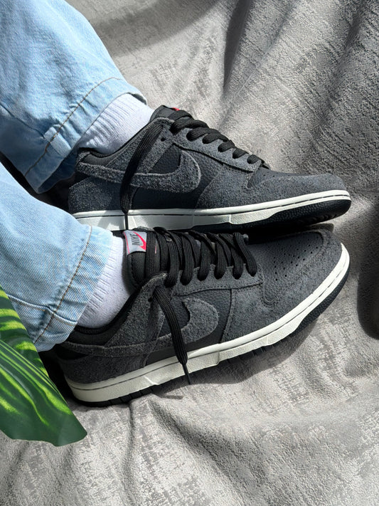 Nike SB Dunk Low “Black/Off Noir”